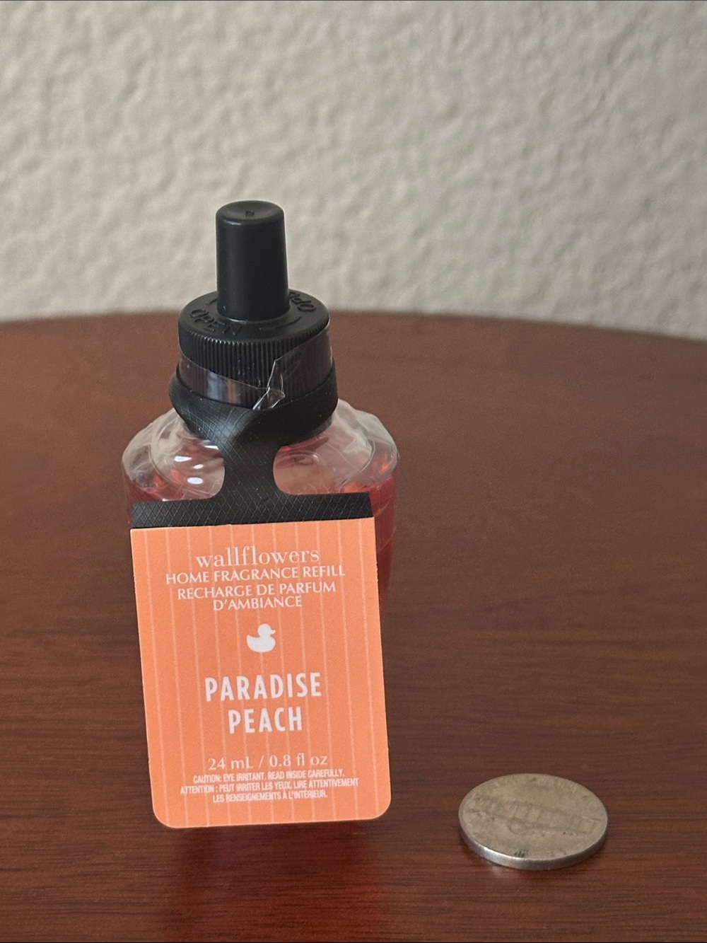 Bath & Body Works Paradise Peach Wallflowers Refill - Peach & Black